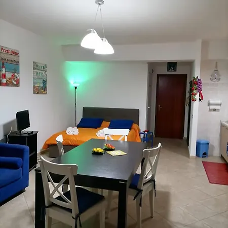 Robert's Beachfront * Roccalumera