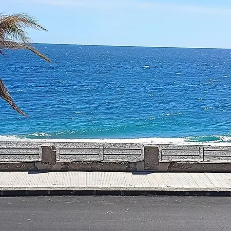 Tatil Evi Robert's Beachfront Roccalumera