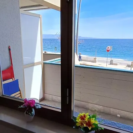 Holiday home Robert's Beachfront Roccalumera
