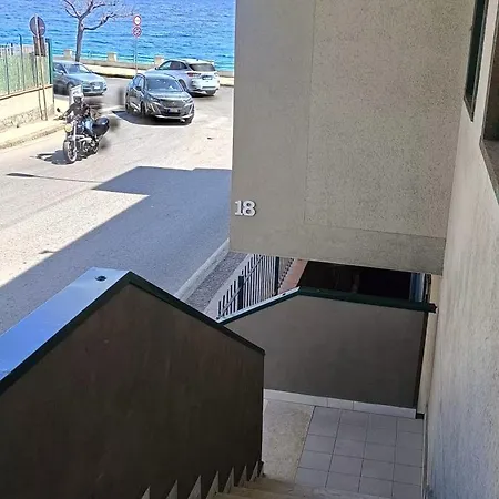 Tatil Evi Robert's Beachfront