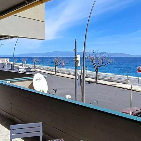 Robert's Beachfront Roccalumera